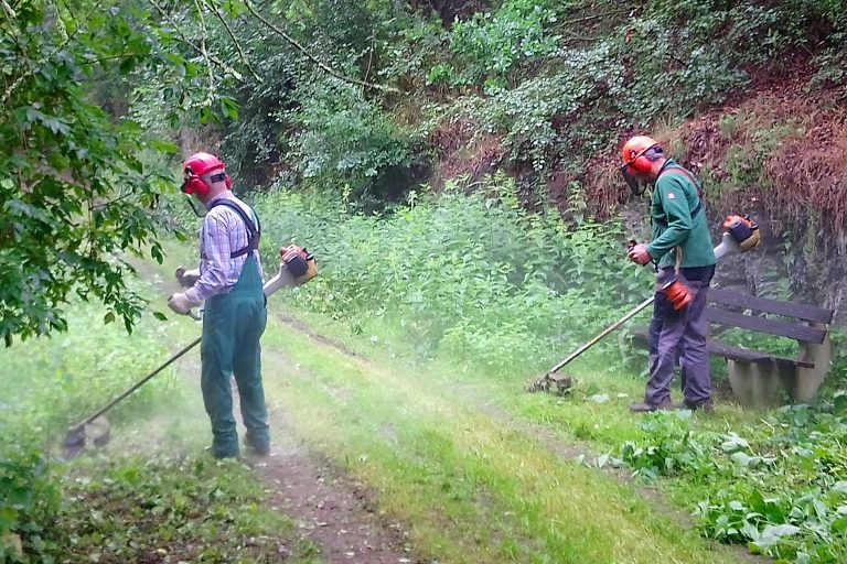 Helferteam bei der Arbeit